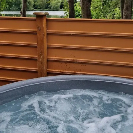 Дом отдыха Rowan 3 Hot Tub