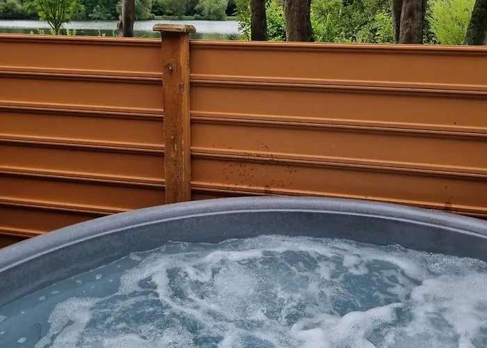 Дом отдыха Rowan 3 Hot Tub